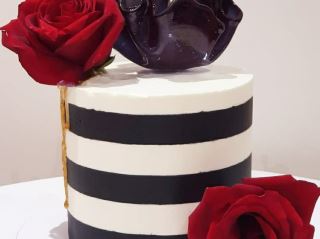 elegant stripes cake