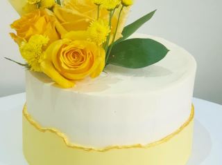 yellow fault line cake