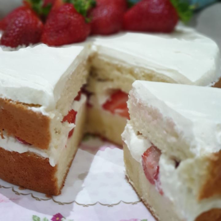 classic strawberry sandwich cake